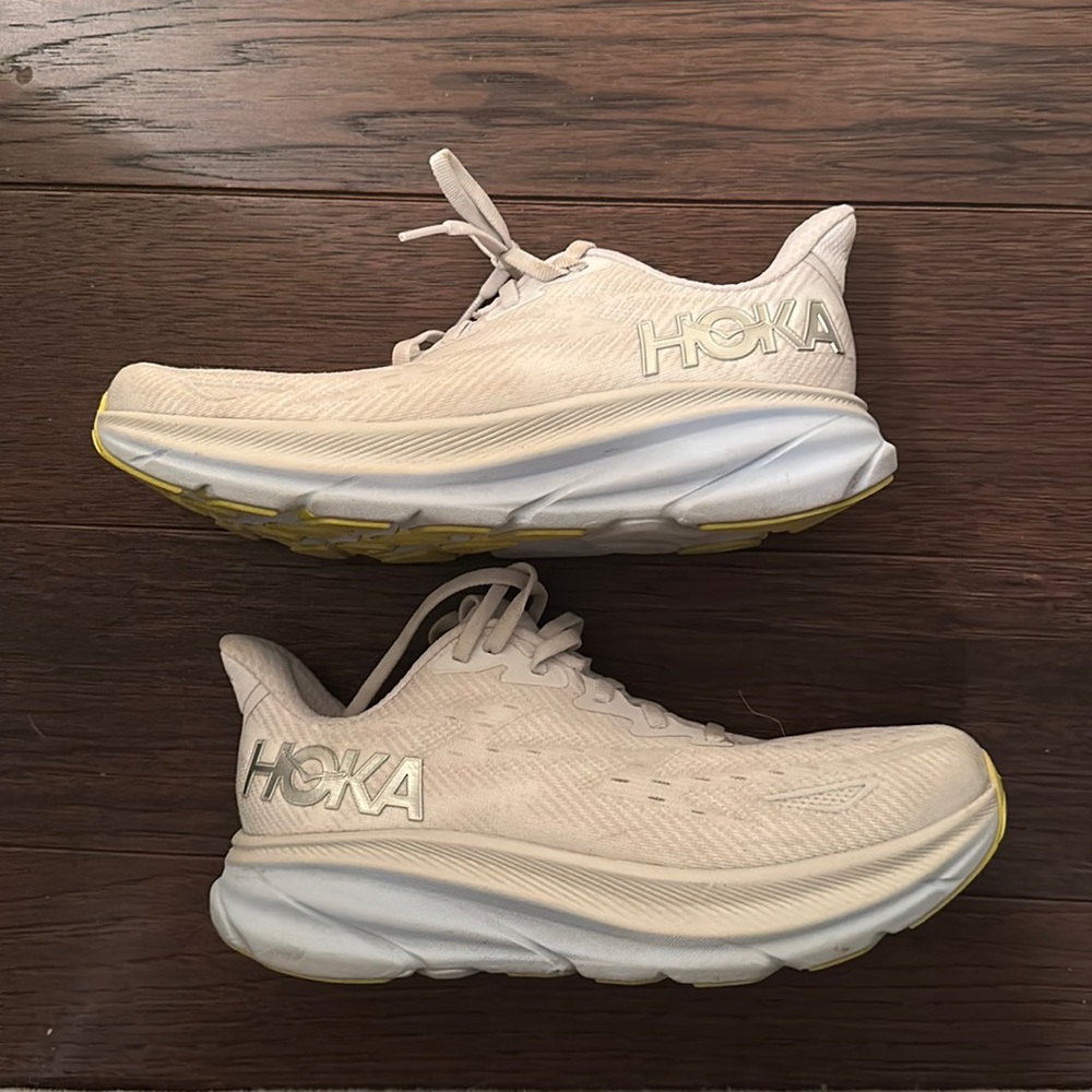 Women’s HOKA Clifton 9, Nimbus Cloud/ Ice Water, Size 7D